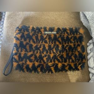 Michael KORS wristlet
